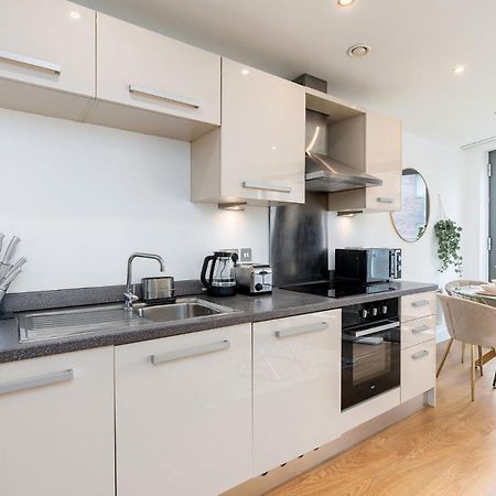 Exclusive Apartment - City Centre - Free Parking -Wifi Netflix- Juliet Balcony Leeds  Kültér fotó
